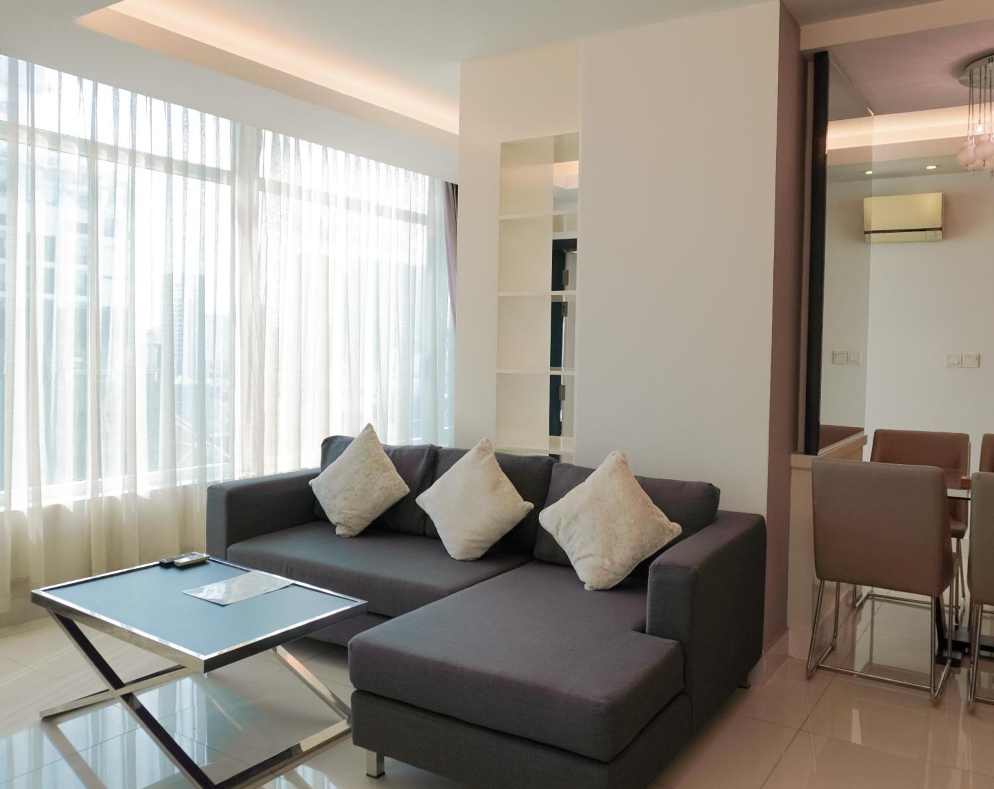 Naki Suites @ Silvertown Phnom Penh Exterior photo